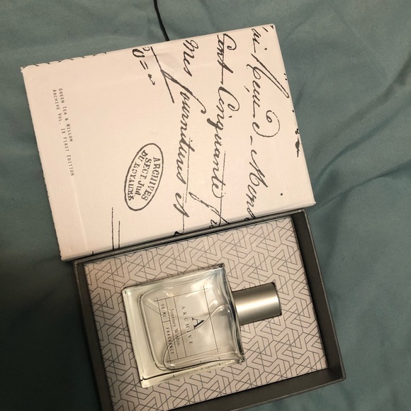 Archives Journey perfume. Comes beautifully packaged and is a lovely scent! - Picture 3 of 3